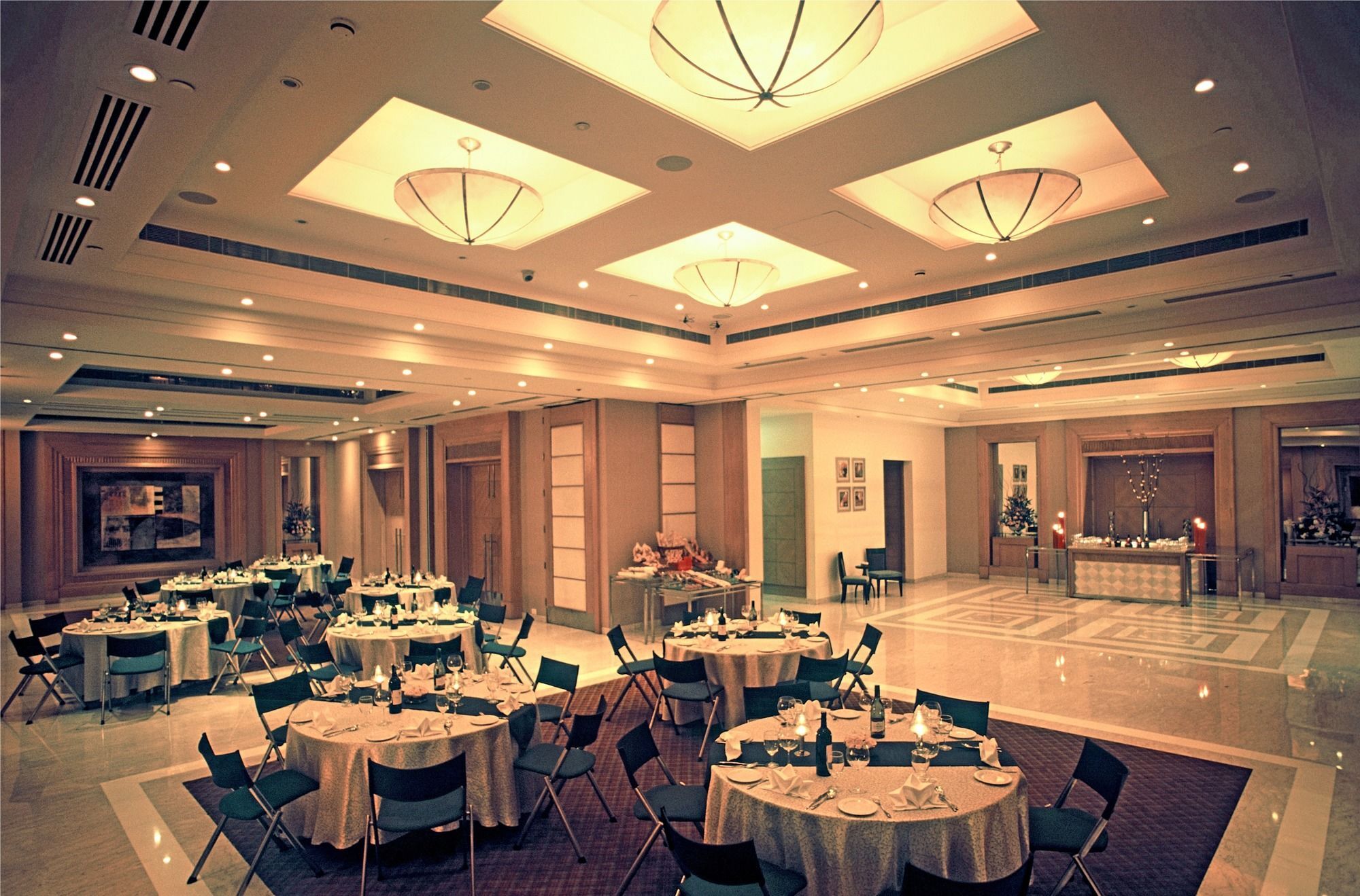 Radisson Noida Hotel Restaurant photo